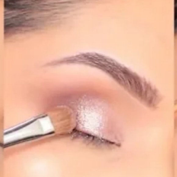 Meet My Squad Eyeshadow 200 Making a Statement - Picture 3 of 3